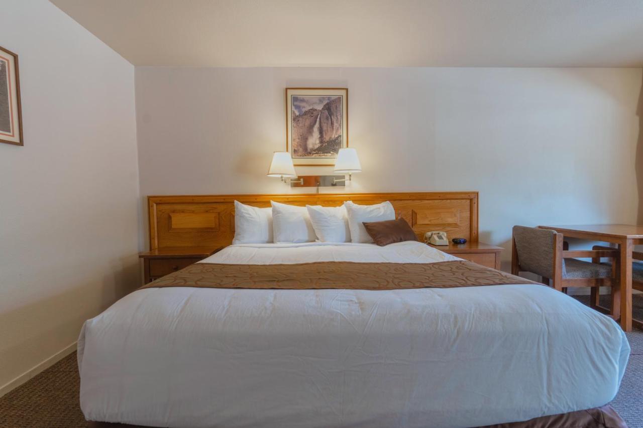 Mariposa Lodge Hotel